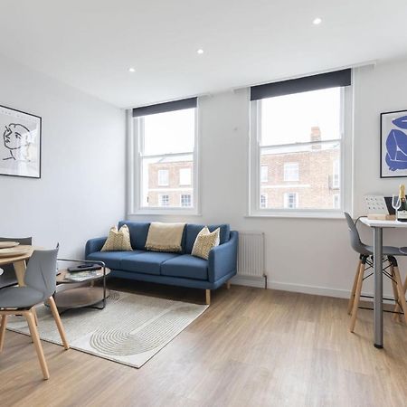 Beautifully Presented Newly Renovated City-Centre Apartment In Cheltenham Bagian luar foto