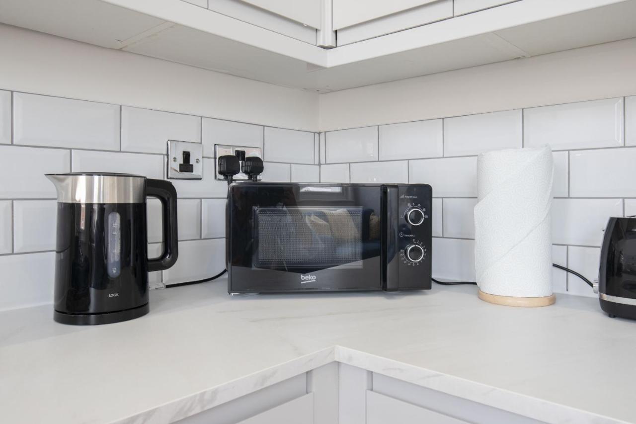 Beautifully Presented Newly Renovated City-Centre Apartment In Cheltenham Bagian luar foto
