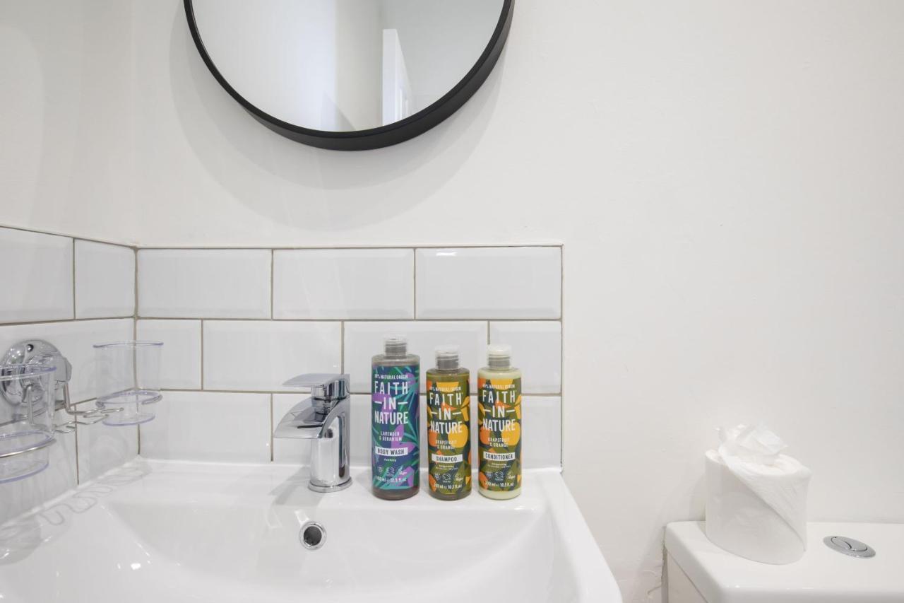 Beautifully Presented Newly Renovated City-Centre Apartment In Cheltenham Bagian luar foto