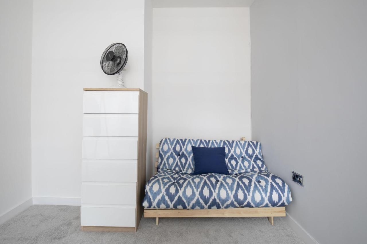 Beautifully Presented Newly Renovated City-Centre Apartment In Cheltenham Bagian luar foto