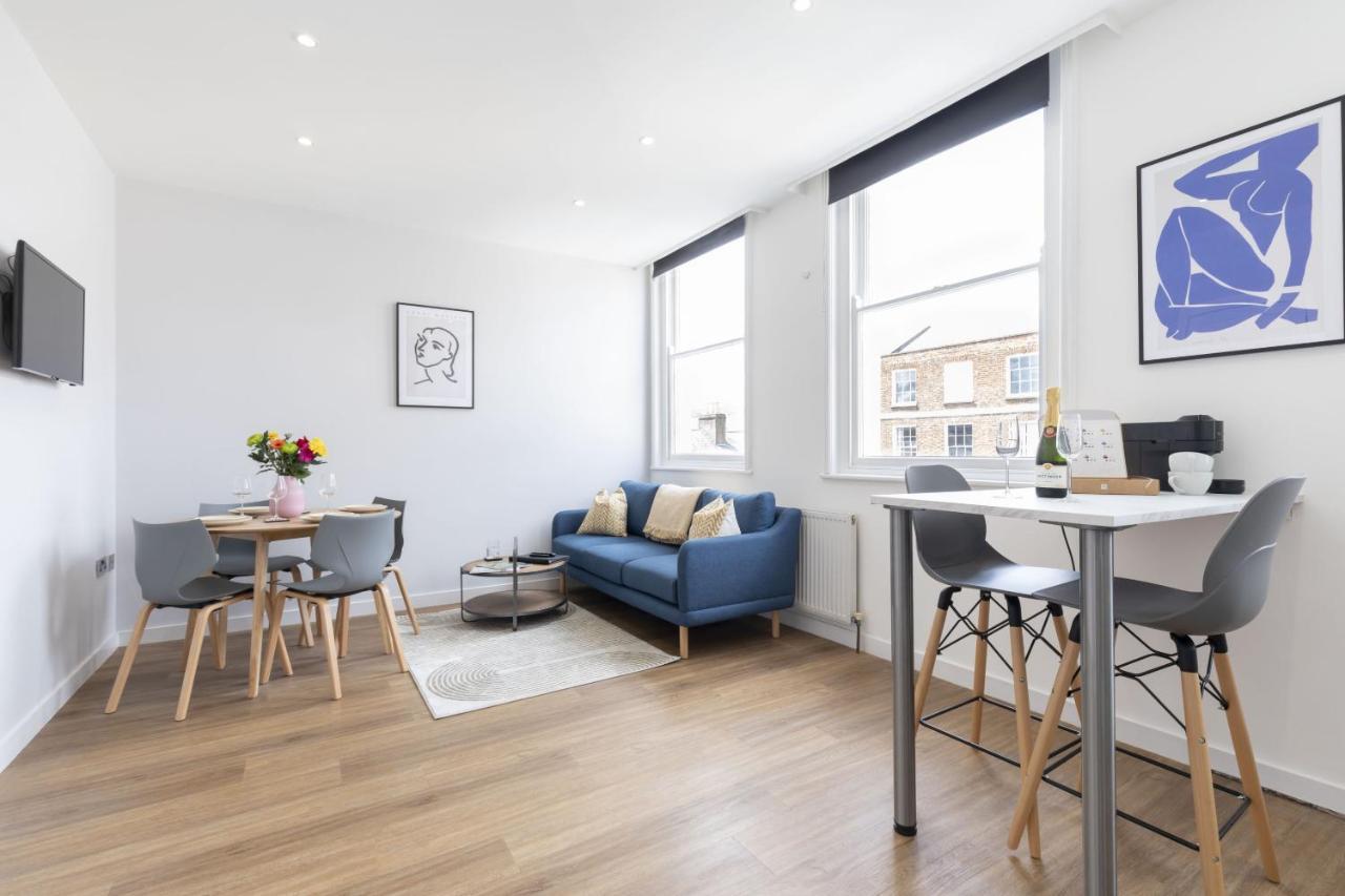 Beautifully Presented Newly Renovated City-Centre Apartment In Cheltenham Bagian luar foto