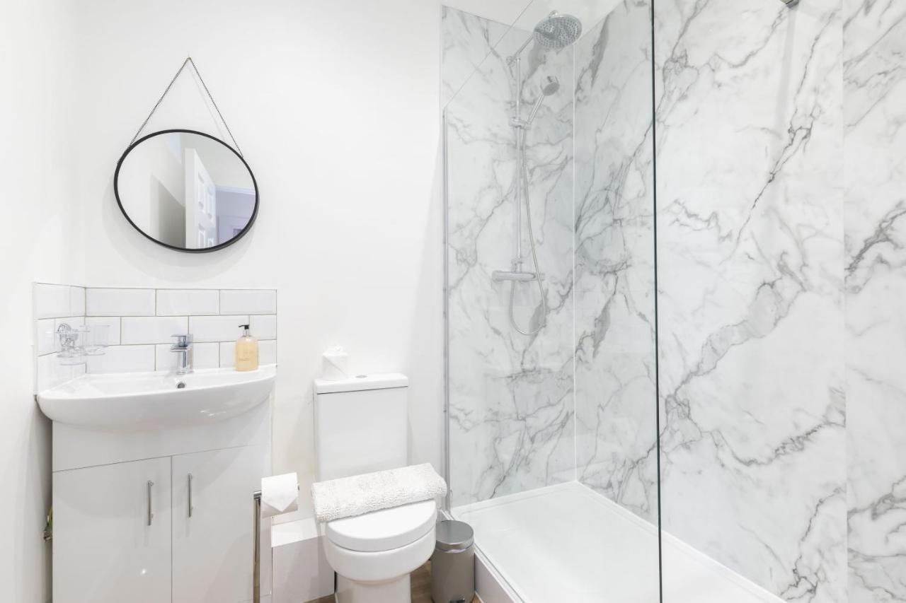 Beautifully Presented Newly Renovated City-Centre Apartment In Cheltenham Bagian luar foto