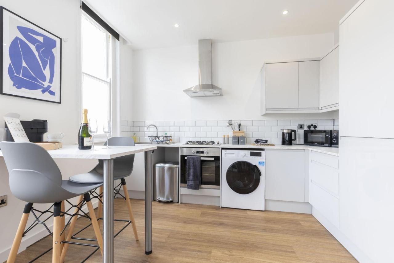 Beautifully Presented Newly Renovated City-Centre Apartment In Cheltenham Bagian luar foto