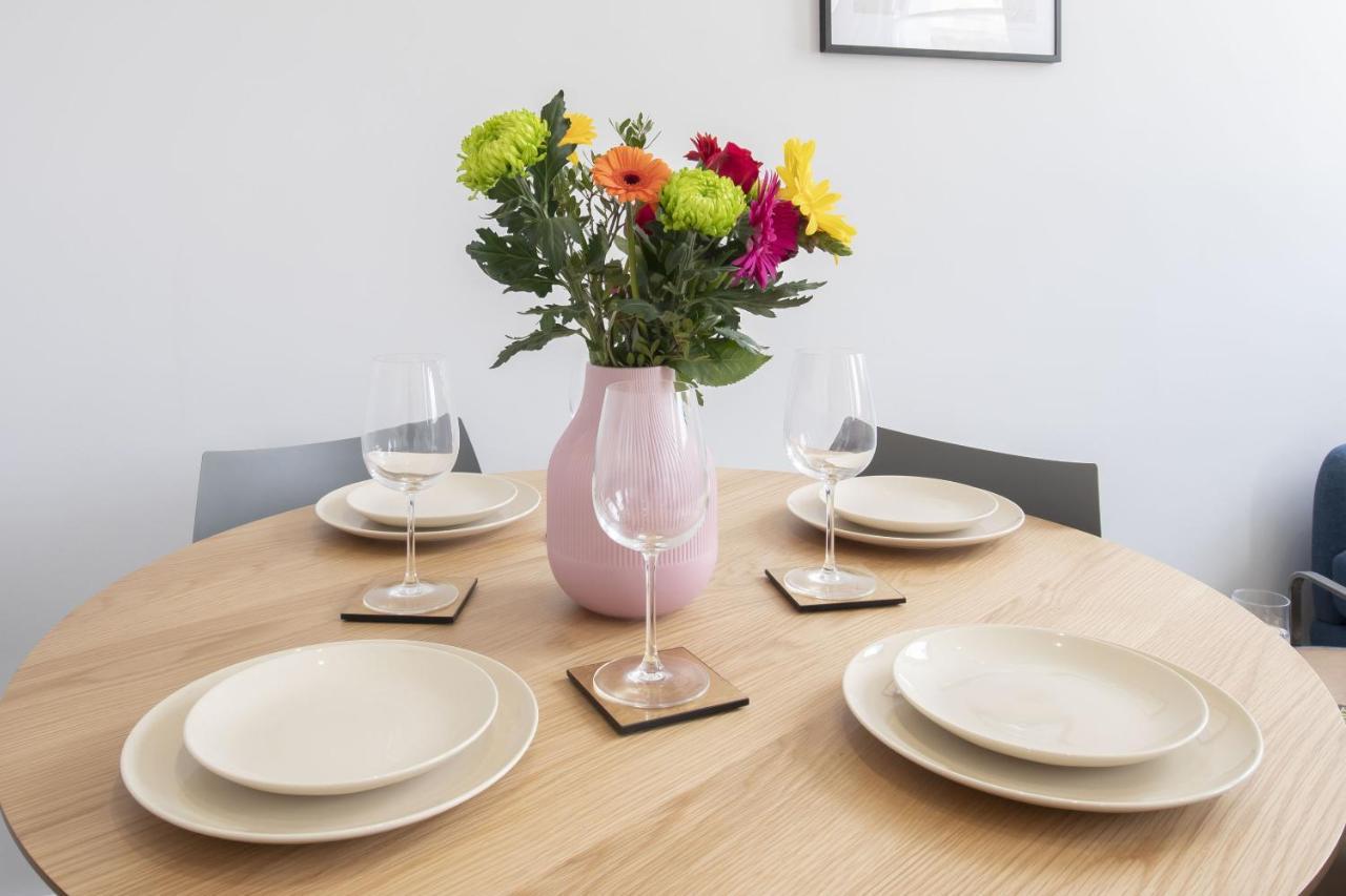 Beautifully Presented Newly Renovated City-Centre Apartment In Cheltenham Bagian luar foto