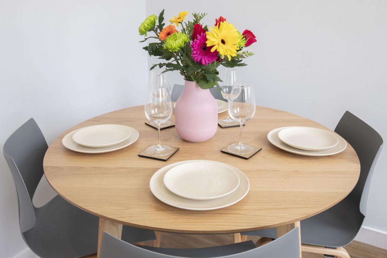 Beautifully Presented Newly Renovated City-Centre Apartment In Cheltenham Bagian luar foto